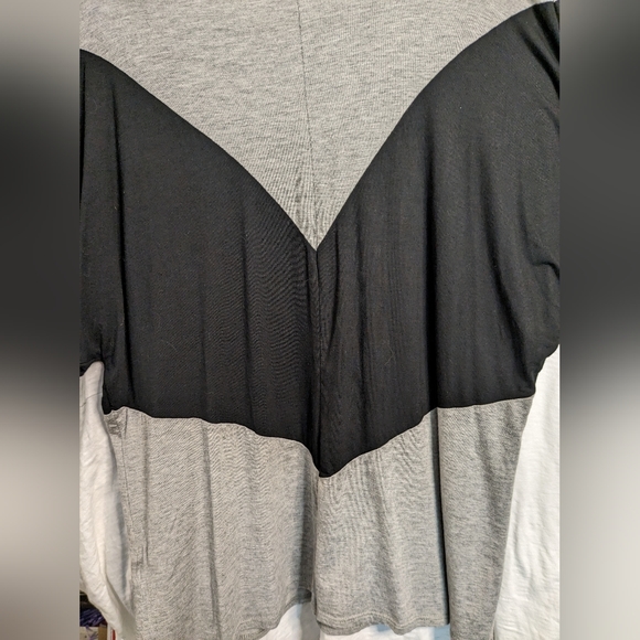 Candid Soul V Stripe Tee - Picture 6 of 7